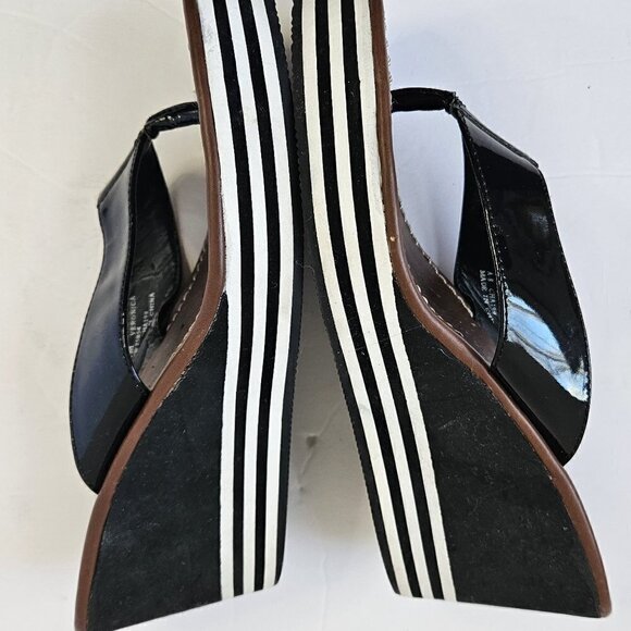 TOMMY HILFINGER BLACK PATENT LEATHER BLACK WHITE STRIPE WEDGE SANDAL SIZE 7 - Picture 3 of 6